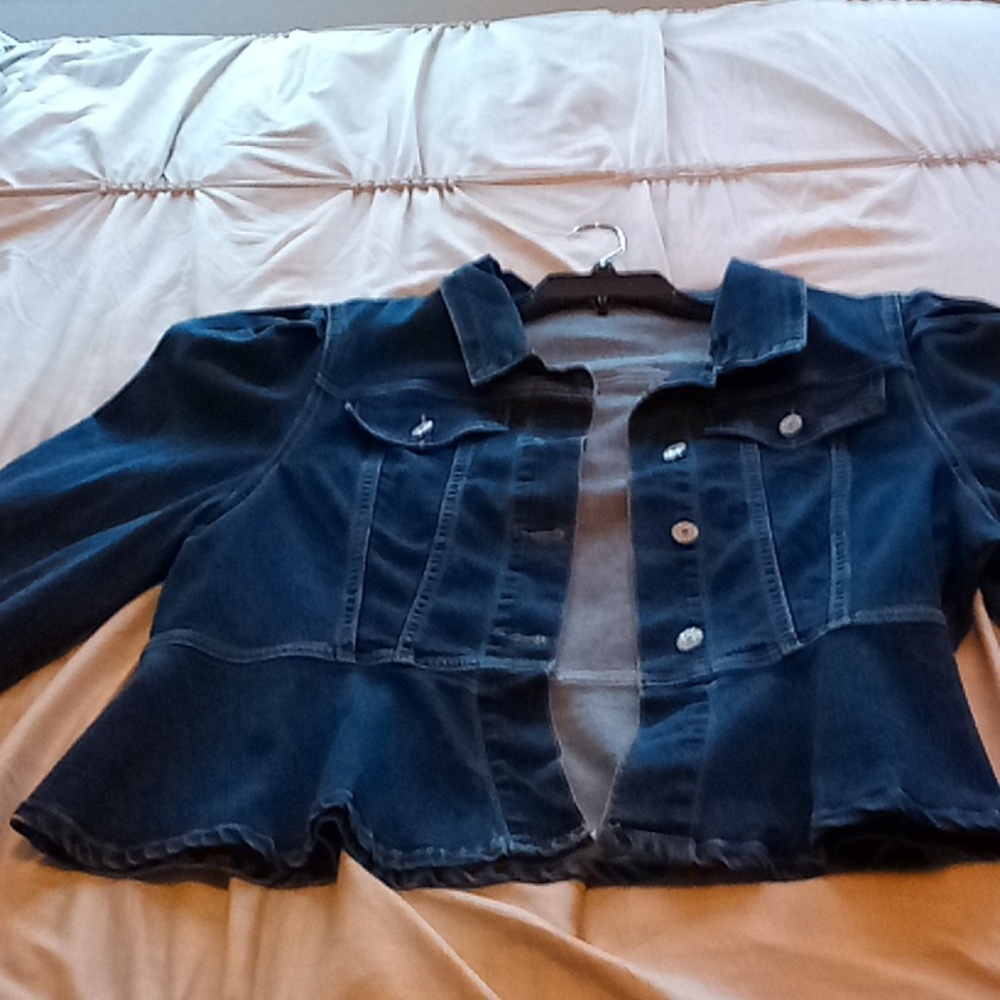 NWOT Shein Puff Sleeves Jean Jacket
